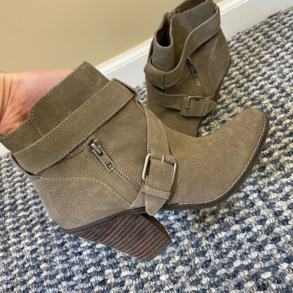 Dolce Vita Suede heeled ankle booties size 8